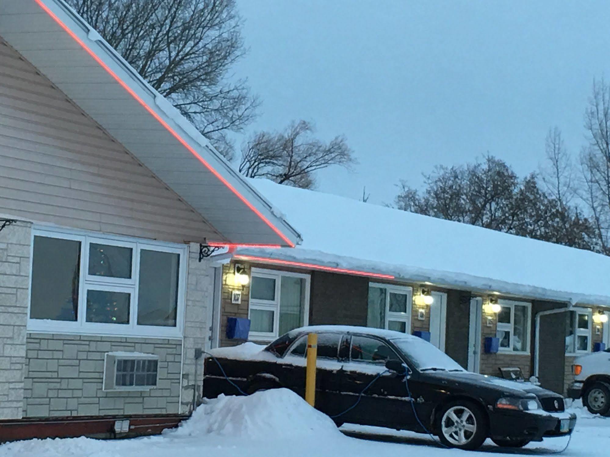 Westway Inn Motel Neepawa Luaran gambar