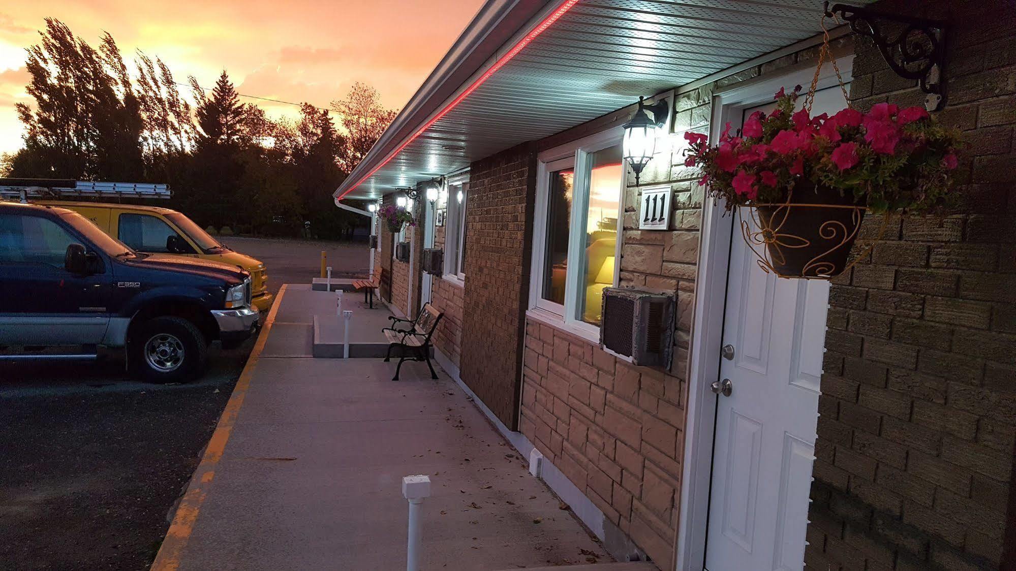 Westway Inn Motel Neepawa Luaran gambar