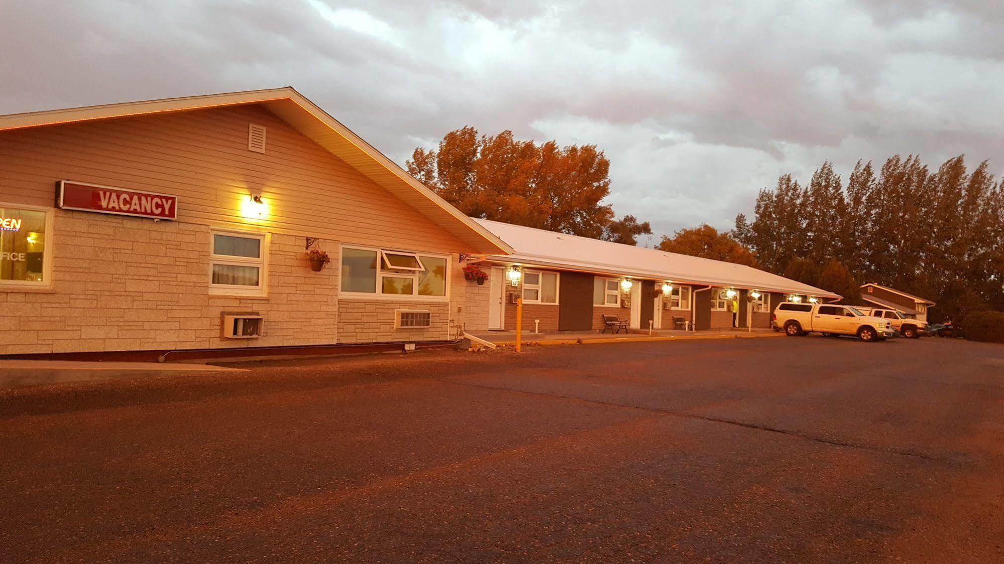 Westway Inn Motel Neepawa Luaran gambar
