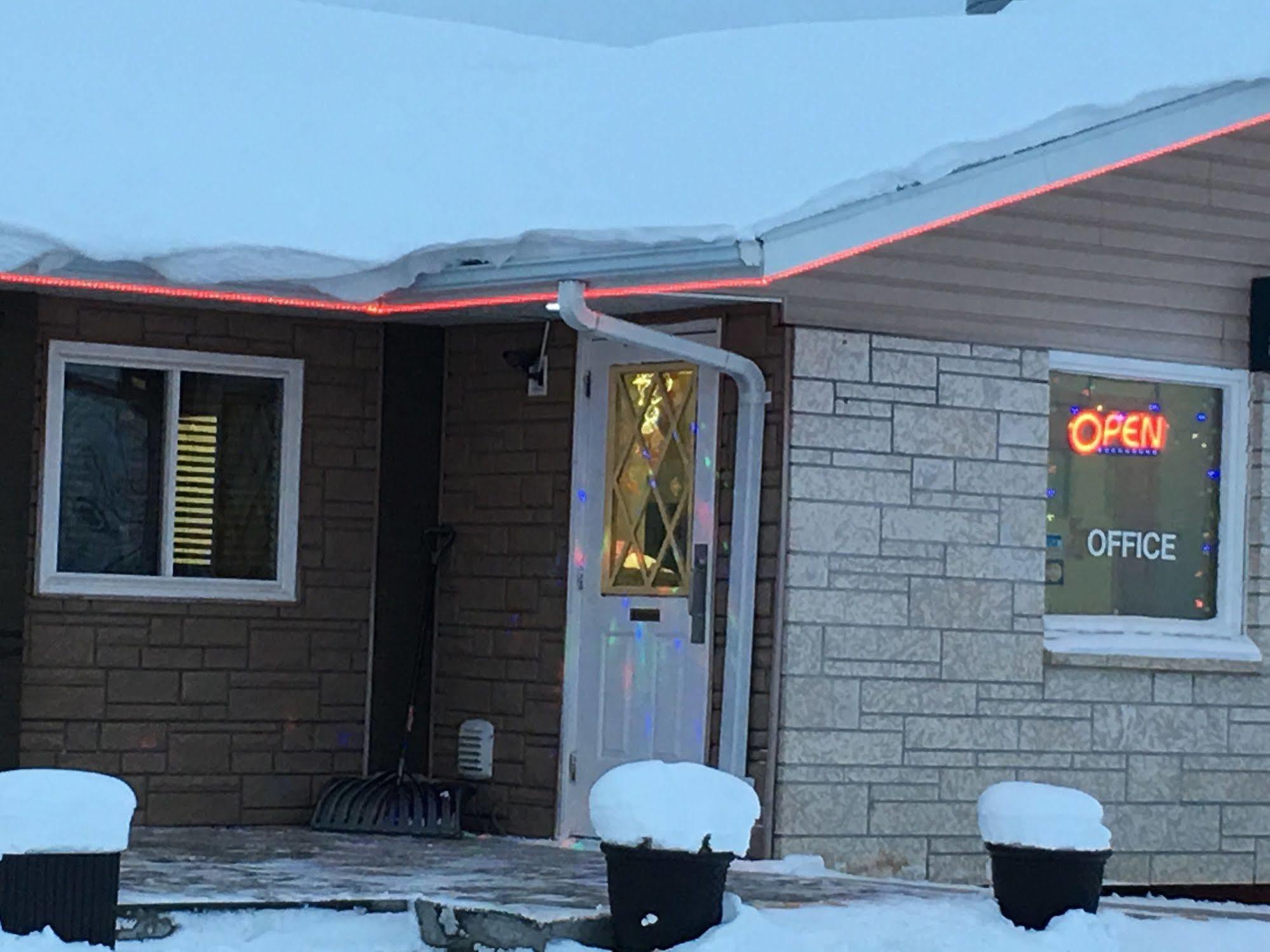 Westway Inn Motel Neepawa Luaran gambar
