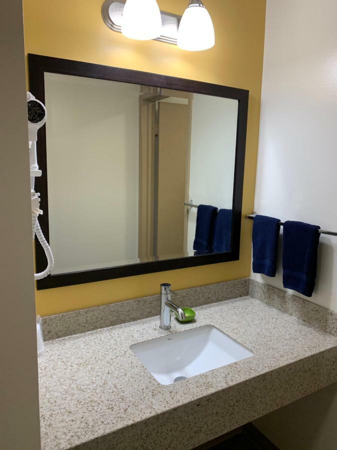 Westway Inn Motel Neepawa Luaran gambar