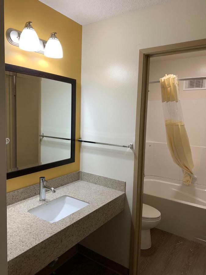 Westway Inn Motel Neepawa Luaran gambar